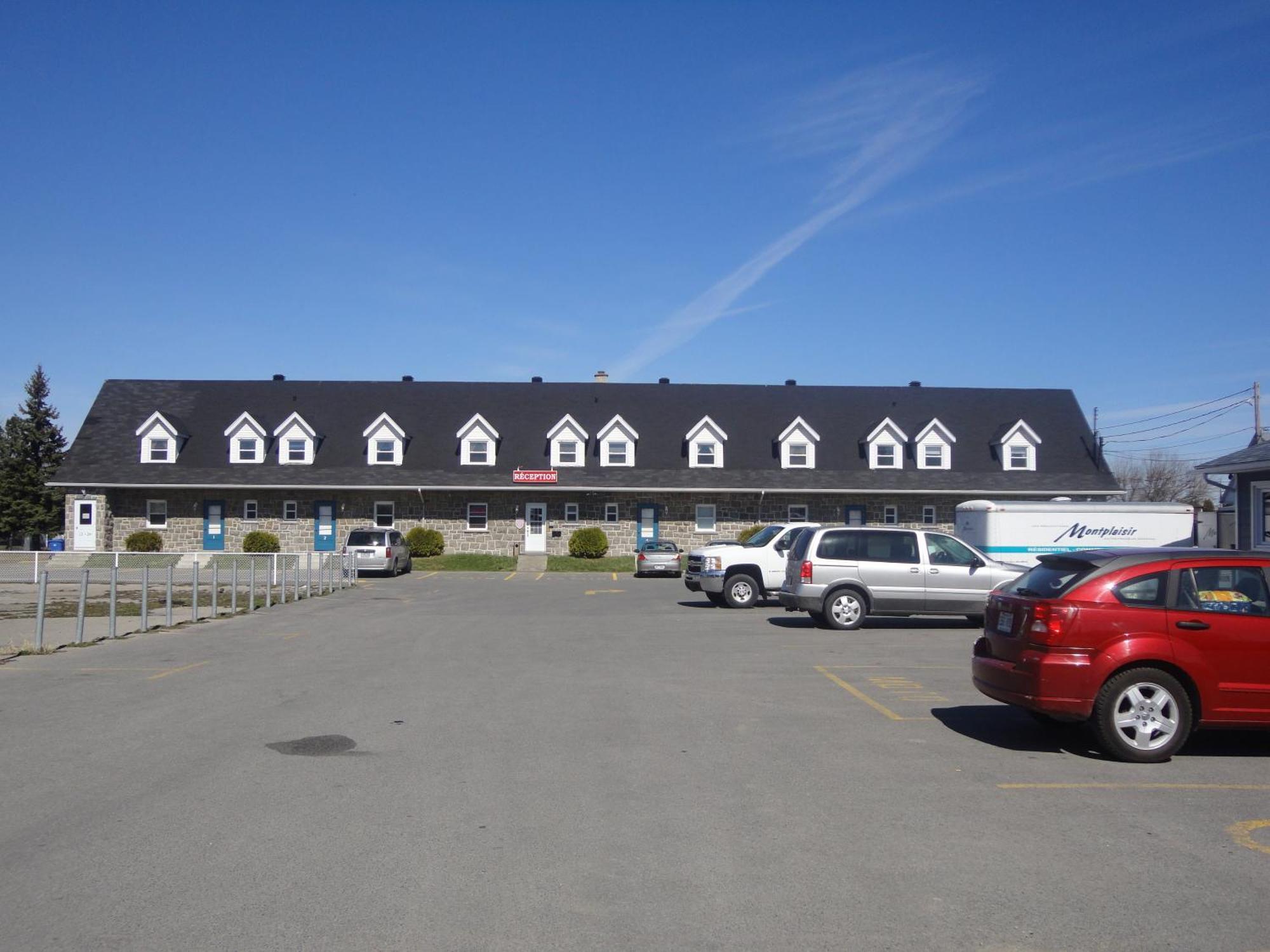 Motel Grande Ile Салаберри-де-Валлифилд Экстерьер фото